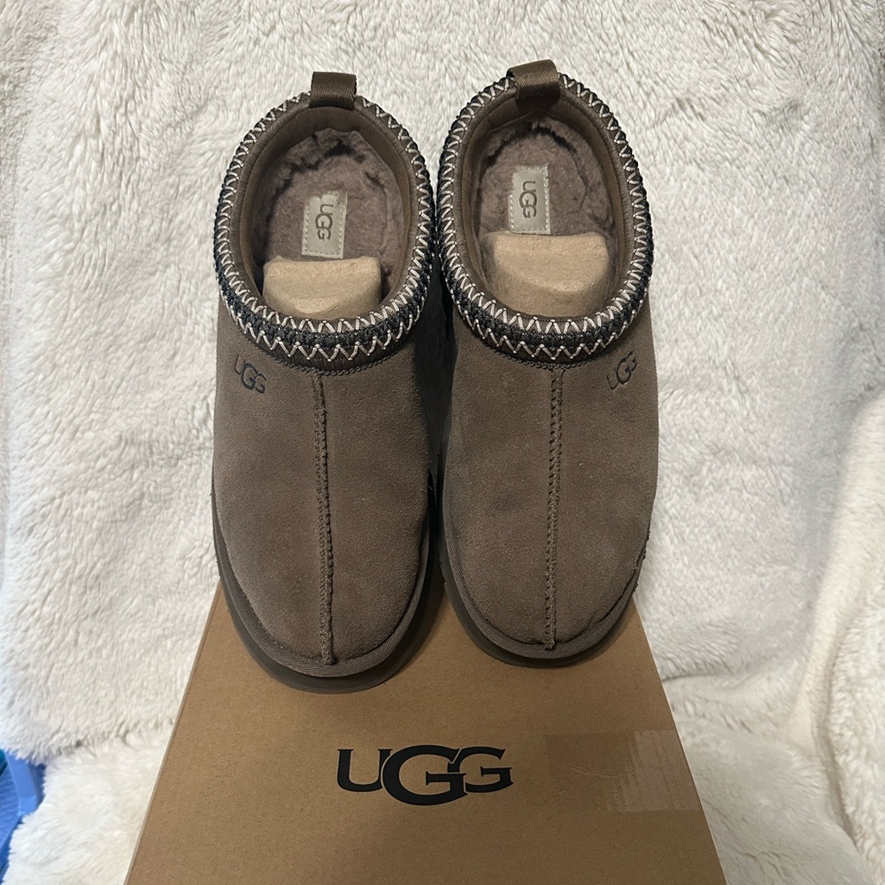 UGG Women's Tazz Platform Slippers Hickory SZ 9 bought last year